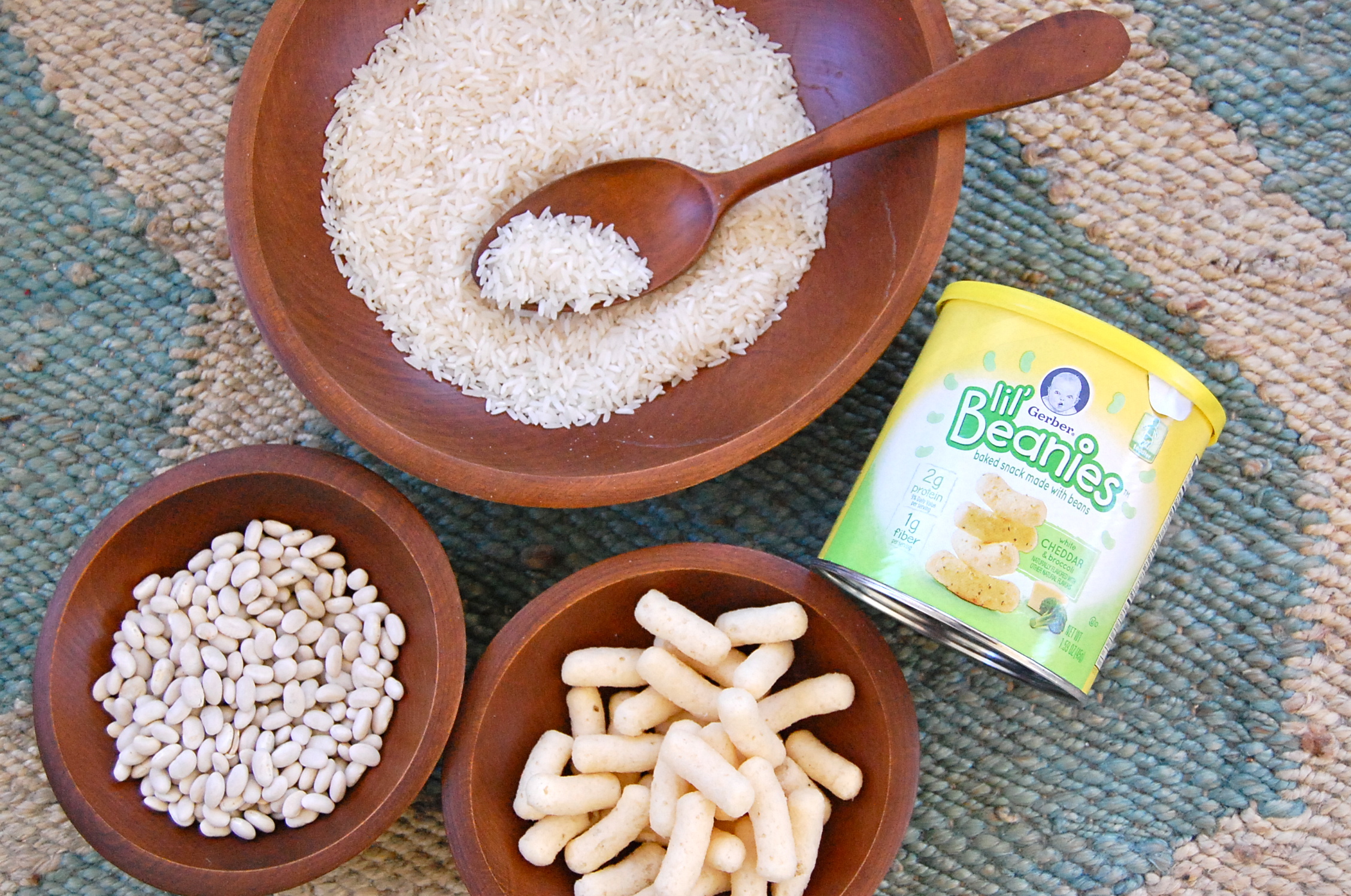 Gerber Lil' Beanies are a great new toddler snack made from navy beans and rice flour. Free of GMOs, artificial flavors, colors and preservatives. #healthysnack #gerberlilbeanies #toddlersnack juliannegray.com