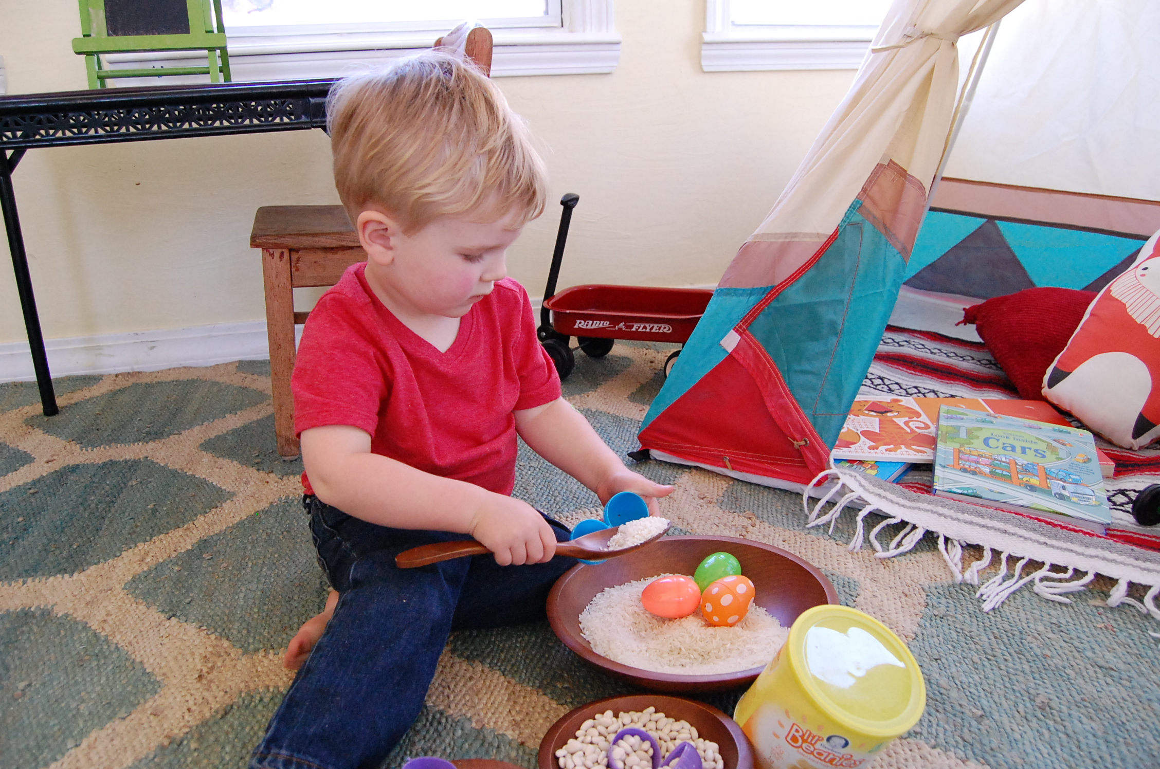 Fill empty Easter Eggs with rice, beans or both for a fun toddler sensory play activity! #toddleractivity #sensoryplay #gerberlilbeanies #toddlersnacks juliannegray.com